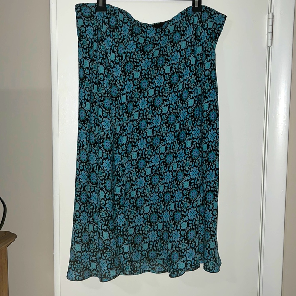 Fully Lined Skirt-Mid Length